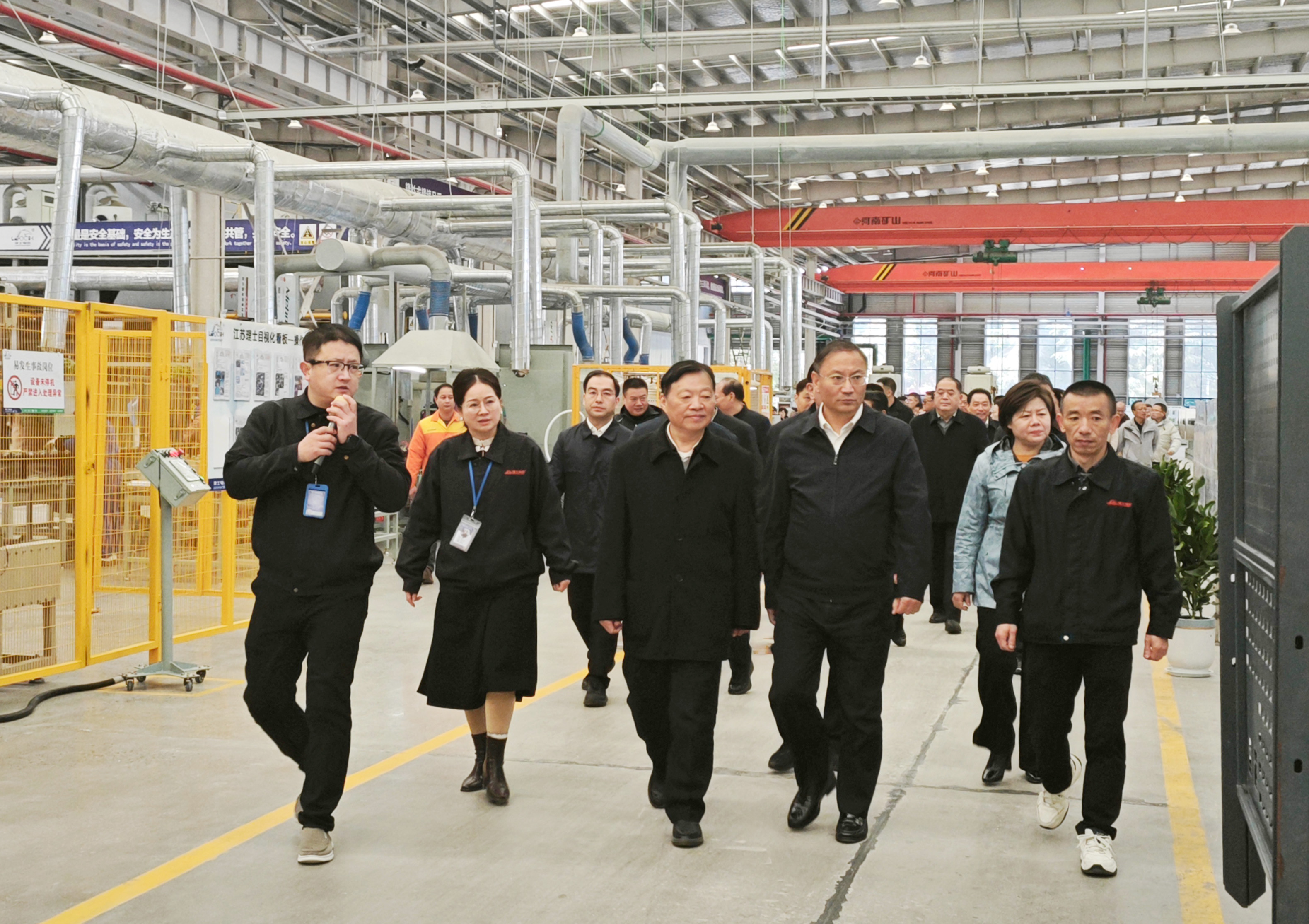 11月18日，淮安市政协委员一行莅临江苏理士智能制造车间，实地考察企业智能制造与数字化转型升级情况。金湖县县委书记贺宝祥陪同，行政人事部总经理热情接待。.jpg